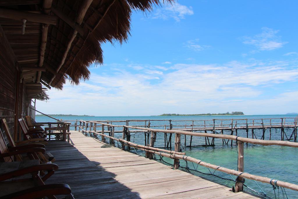 Bintan Laguna Restaurant And Resort Teluk Bakau Exterior photo