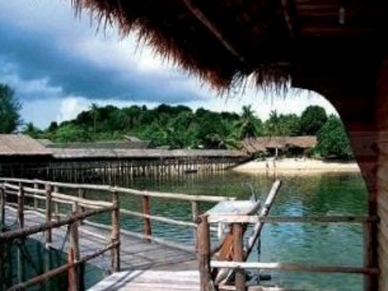 Bintan Laguna Restaurant And Resort Teluk Bakau Exterior photo