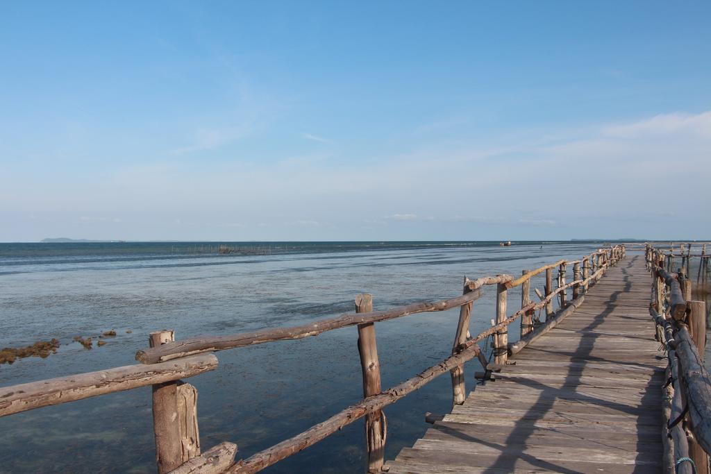 Bintan Laguna Restaurant And Resort Teluk Bakau Exterior photo